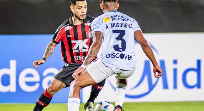 Sul-Americana: Com falha de Lucas Arcanjo Vitória perde para Universidad Católica