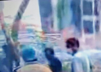 Avião cai na Índia com mais de 240 pessoas a bordo