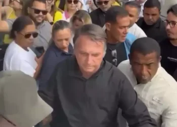 Bolsonaro volta a passar mal e suspende agenda