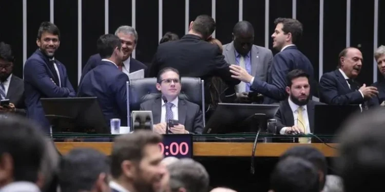 Câmara deve derrotar o Governo para impedir reajuste do IOF