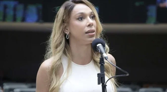 Deputada do Psol teria contratado maquiadores com dinheiro da Câmara