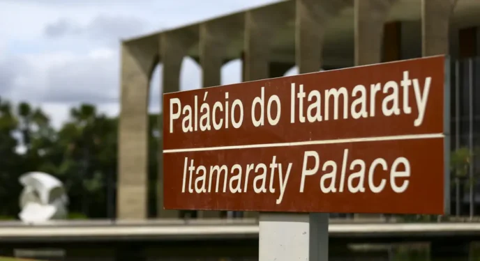 Brasil condena EUA e apoia Irã, país que financia terroristas