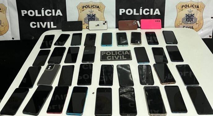 PC recupera quase 50 celulares em duas cidades baianas