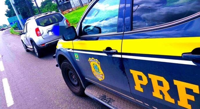 PRF prende um homem e recupera dois veículos na Bahia