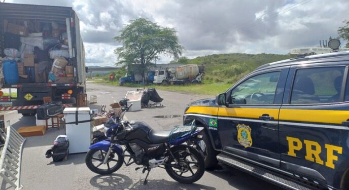 PRF recupera 2 motocicletas no interior baiano