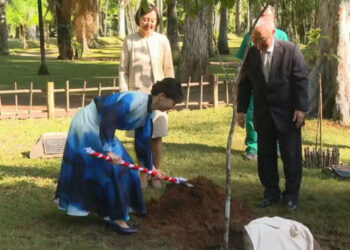 Princesa japonesa dá lições de moral e de humildade a políticos em visita ao Brasil
