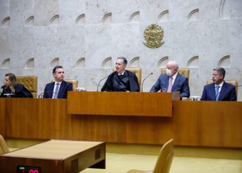 Juízes e políticos ganham 66 vezes mais que a média do brasileiro