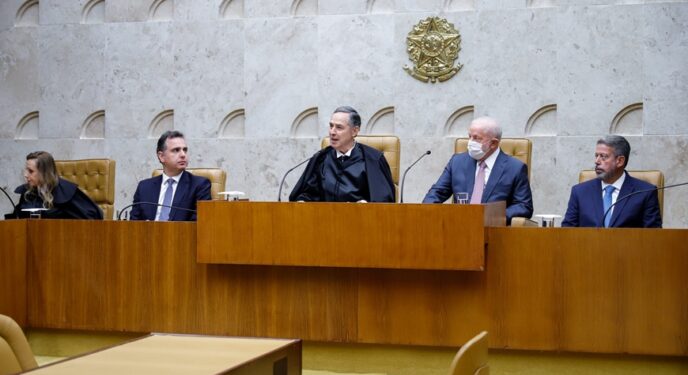 Juízes e políticos ganham 66 vezes mais que a média do brasileiro