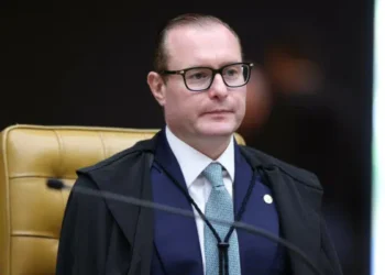 Ministro do STF, ex-advogado de Lula,  mantém suspenção da greve de auditores da Receita