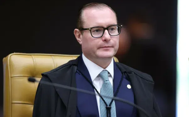 Ministro do STF, ex-advogado de Lula,  mantém suspenção da greve de auditores da Receita
