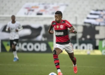 Atacante do Flamengo vira réu por fraudar resultado de jogo