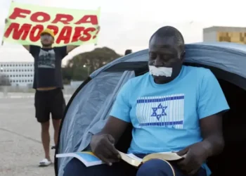 Moraes manda expulsar deputado aliado de Bolsonaro de acampamento