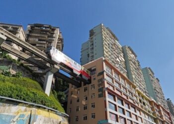 Estação de metrô que atravessa prédio na China vira destaque