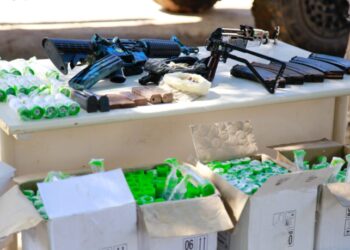 Operação apreende fuzis, 217 munições e 891 frascos de lança-perfumes