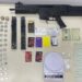PM apreende arma drogas na Bahia; suspeito fugiu