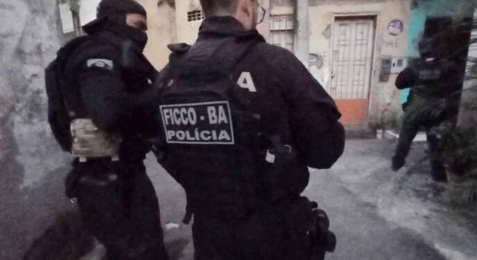 Operação prende integrantes de facção na Bahia escondidos em MG