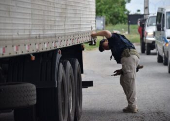 PRF reforça fiscalização de sistemas de freios em veículos de carga na Bahia