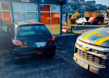 Com licenciamento atrasado há 12 anos, idoso usa placa de moto e acaba detido na BR 324