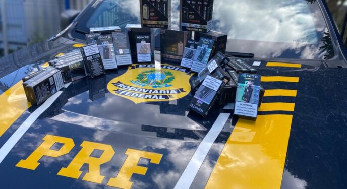 PRF apreende dezenas de cigarros eletrônicos proibidos em ônibus na Bahia