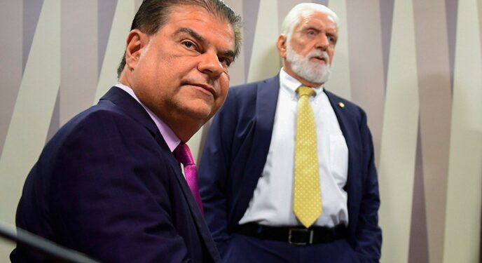 Senadores fazem viagem de passeio aos EUA para negociar com aliados de Trump