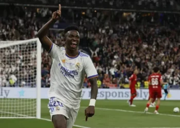 Vini Jr. e Mbappé são alvos de crítica no Real sem grandes conquistas