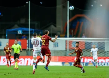 Brasileiro: Bahia e Fluminense empatam em partida emocionante