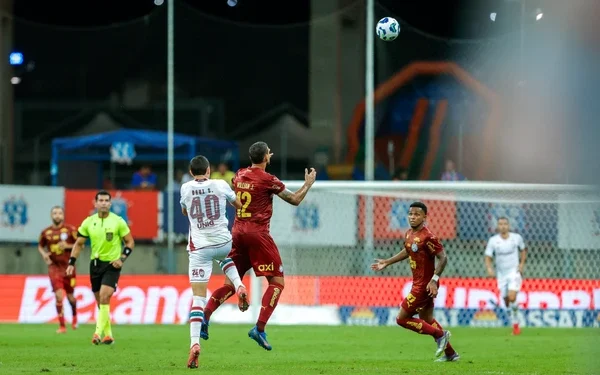 Brasileiro: Bahia e Fluminense empatam em partida emocionante
