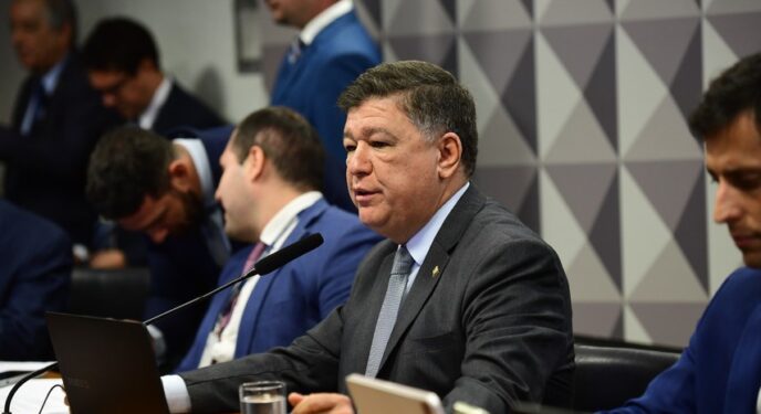 Oposição derrota governo e comanda CPMI do roubo no INSS