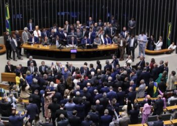 Acuado presidente da Câmara faz declarações pífias em meio a tensões