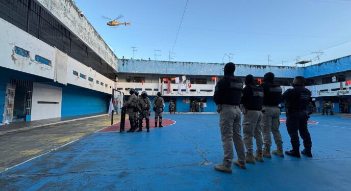 Força policial faz operação em Conjunto Penal na Bahia