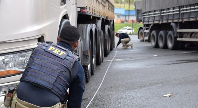 Operação da PRF flagra mais de 546 toneladas em excesso de peso na Bahia