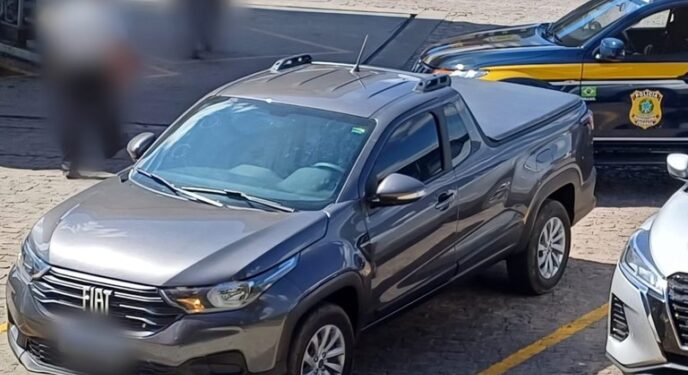 PRF recupera picape e motocicleta no interior baiano