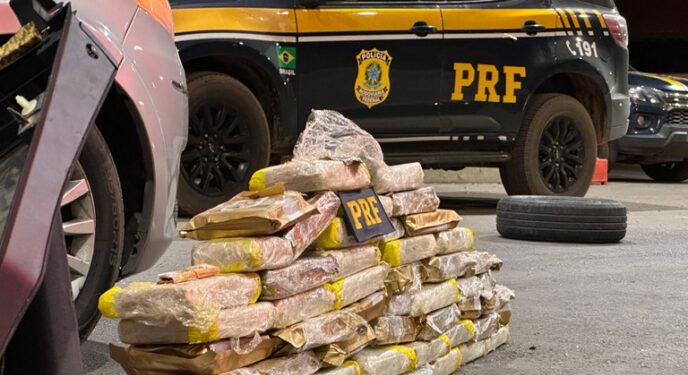 PRF apreende mais de 50 kg de drogas no interior baiano