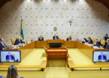 Tensão no STF: Barroso e Fux discutem em sessão