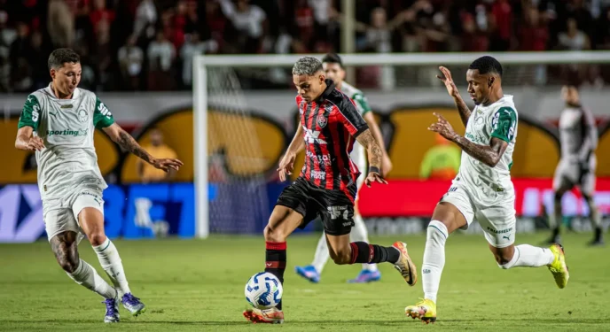 Brasileiro: Vitória abre dois gols e cede empate ao Palmeiras