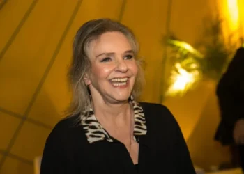 Morre a cantora Ângela Ro Ro