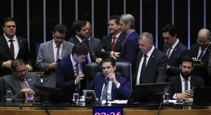 Aprovada PEC de proteção a deputados contra abusos do Judiciário