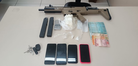 suspeito preso e carabina e drogas são apreendidas pela PM no interior baiano