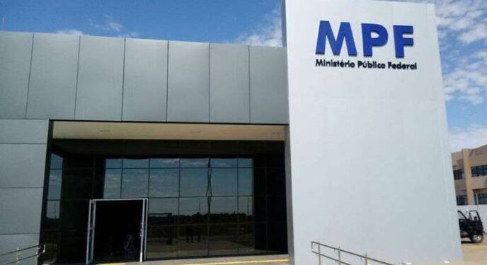 Quase 100% de procuradores e promotores do MP receberam acima do teto em 2024