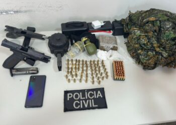 Ação policial apreende armas, munições e granadas de grupos criminosos