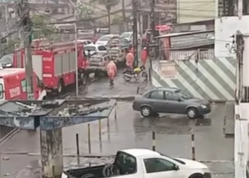 Salvador: Chuva causa desabamento e deixa pessoas soterradas