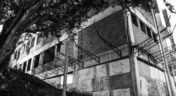 Bahia tem R$ 1,5 bilhão em obras federais paralisadas, muitas na Educação