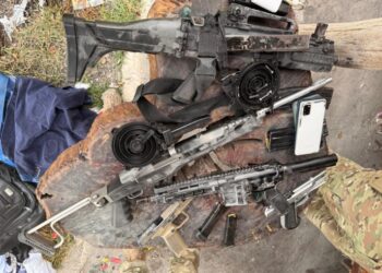 Polícia baiana apreende fuzis, submetralhadora e granada de facção carioca