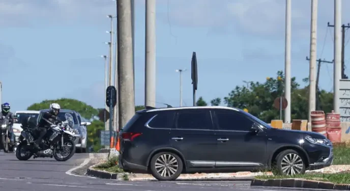 Forte esquema de segurança acompanha Jair Bolsonaro para o hospital