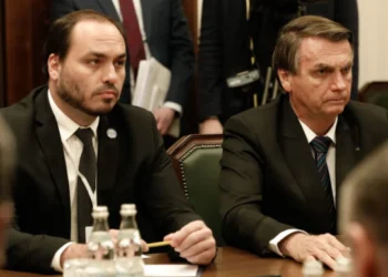 Moraes nega pedido de Carlos Bolsonaro para visitar o pai hoje, 7