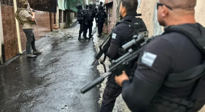 Ação policial desmonta ponto do CV; 2 foram presos na Bahia