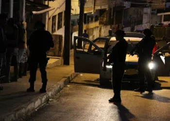 Traficante baiano ligado a facção é preso com R$ 100 mil em carro de luxo