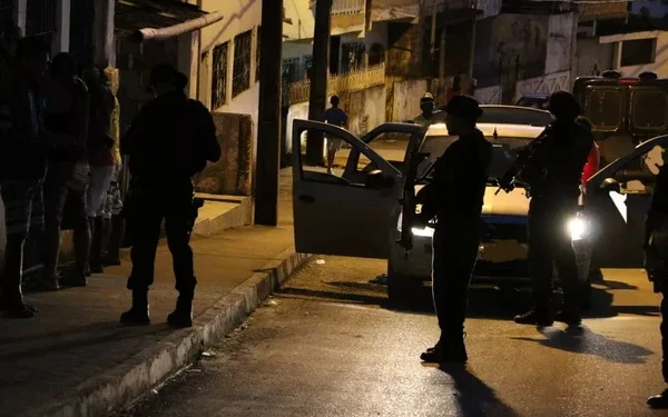 Traficante baiano ligado a facção é preso com R$ 100 mil em carro de luxo