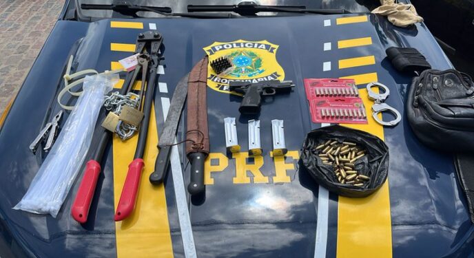 PRF prende homem por receptação, adulteração e porte ilegal de arma na Bahia