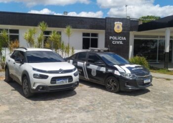 PRF apreende carro placas clonadas e motocicleta abandonada na BR